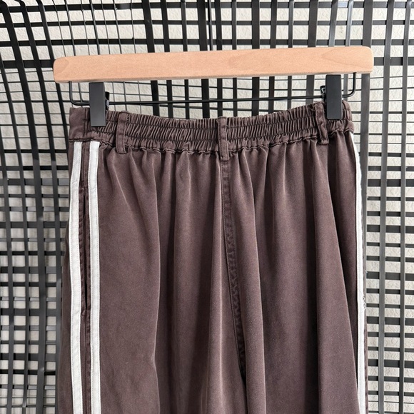 Donni Twill Pleated Stripe Pants - Picture 5 of 7